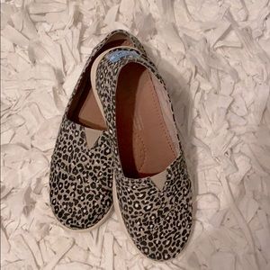 Toms Avalon leopard print slip on sneaker size 5.5